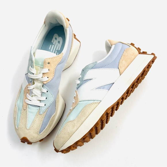 New Balance 327 - Picture 3 of 10